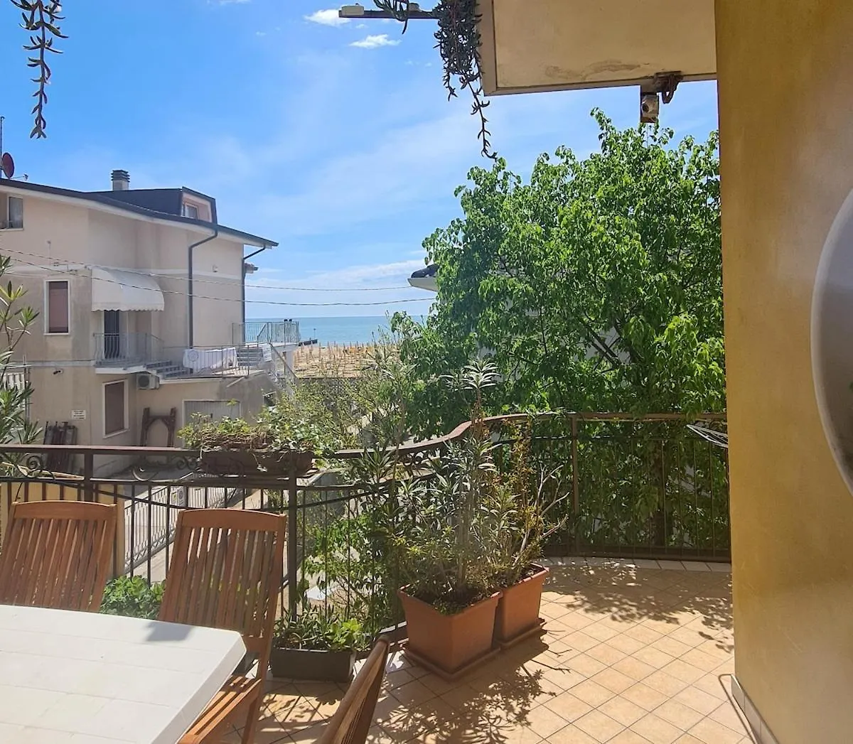 Daire 2 Bedrooms Villa With Sea View Terrace In Jesolo