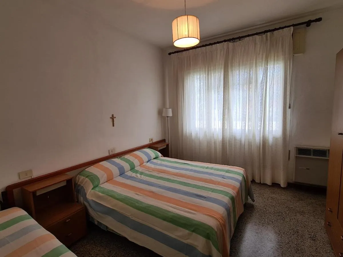 Daire 2 Bedrooms Villa With Sea View Terrace In Jesolo